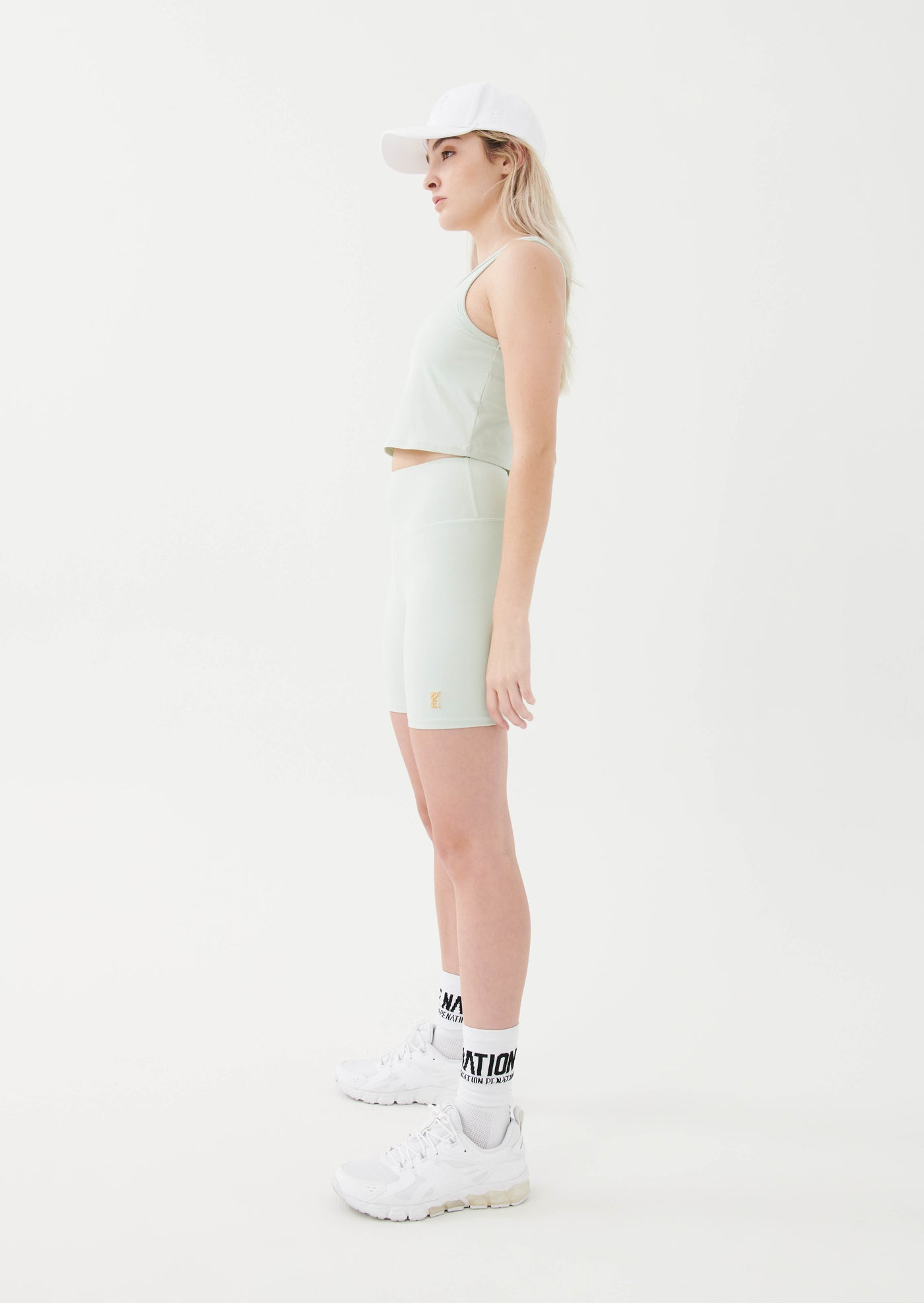 UNIVERSAL SHORT IN CELADON