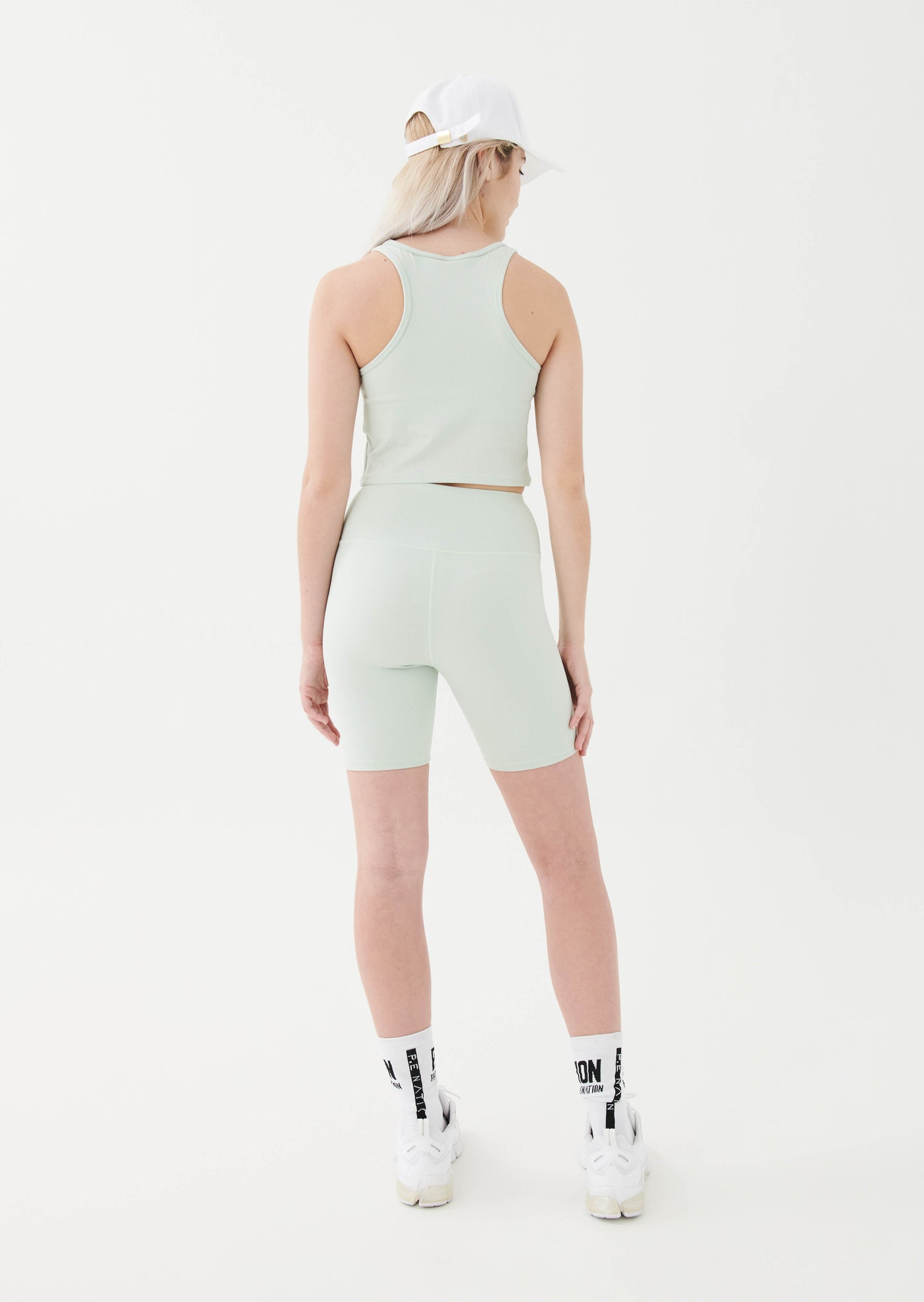 UNIVERSAL SHORT IN CELADON