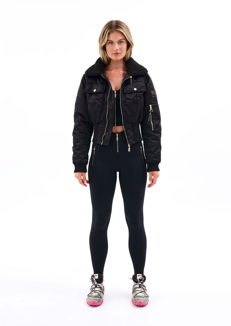 TWIST SERVE JACKET IN BLACK