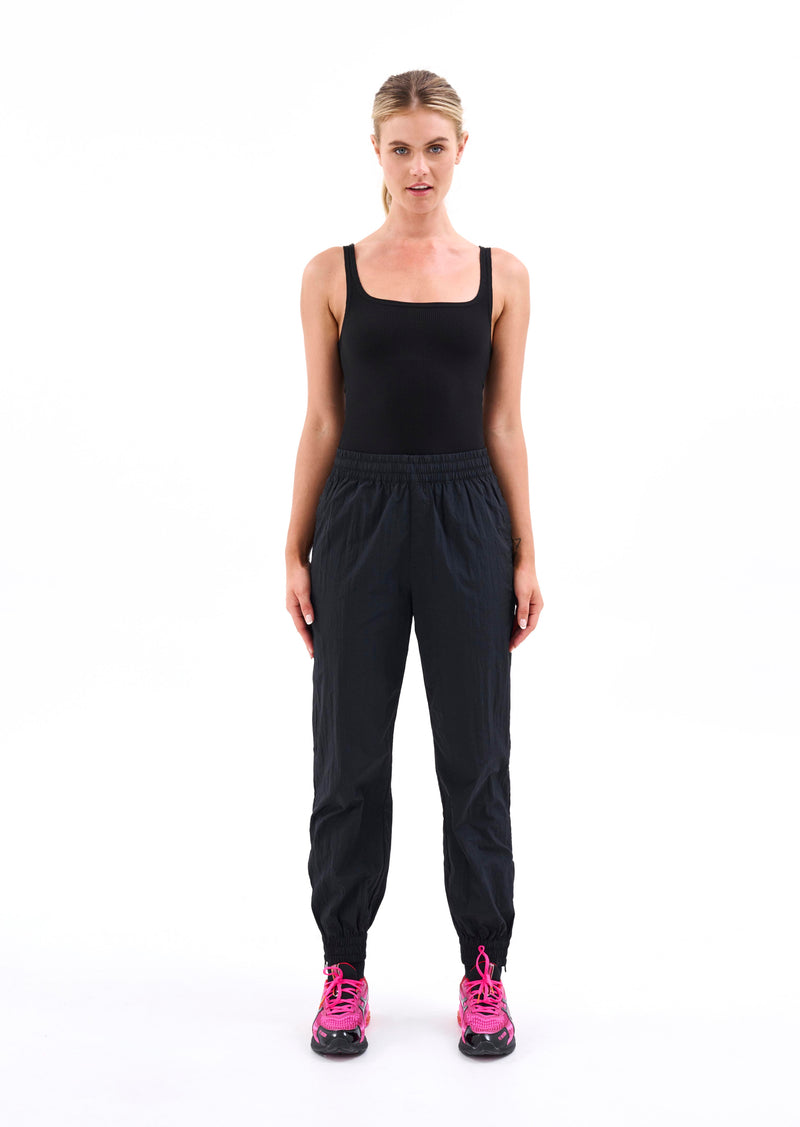 FREE PLAY RIB SINGLET IN BLACK