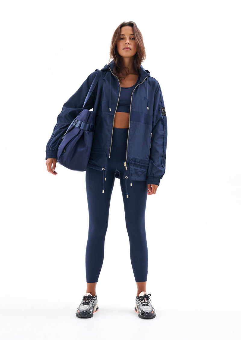 RETREAT BAG IN DARK NAVY