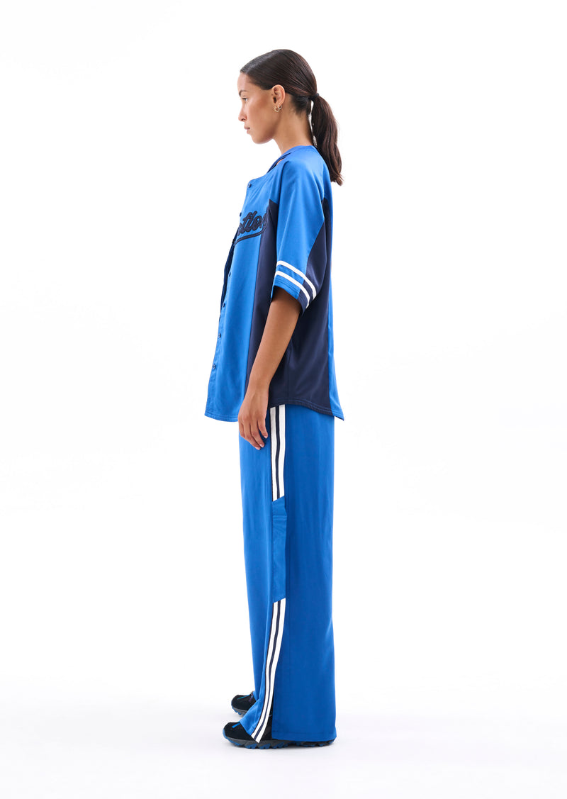 BASERUNNER TEE IN CLASSIC BLUE