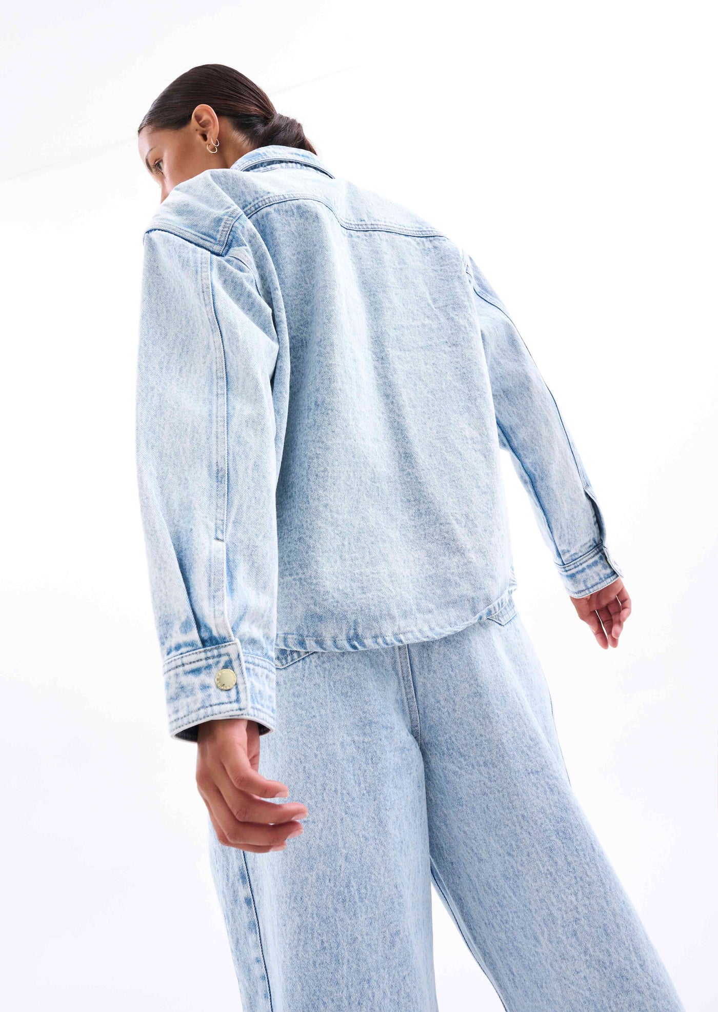 FIELD HOUSE SHIRT IN LIGHT WASHED DENIM