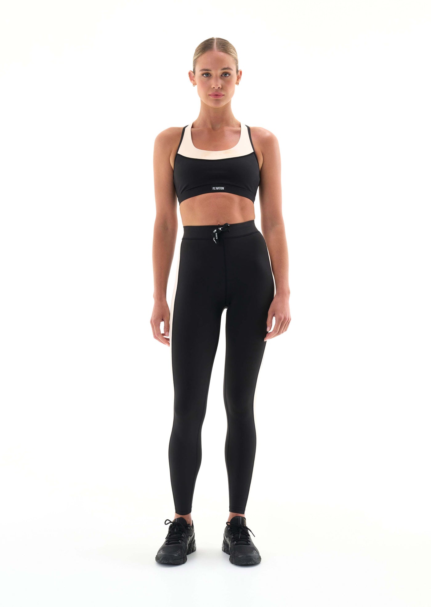 DEFENDING ZONE SPORTS BRA IN BLACK