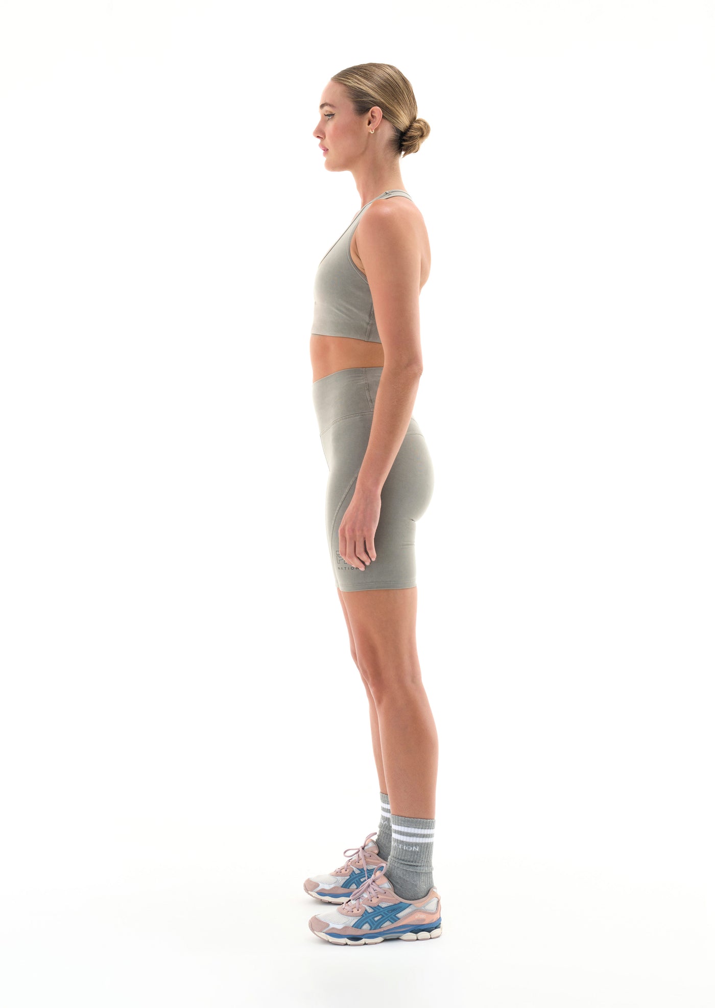 LAYUP BIKE SHORT IN FROST GRAY