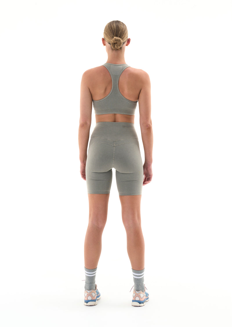 LAYUP BIKE SHORT IN FROST GRAY