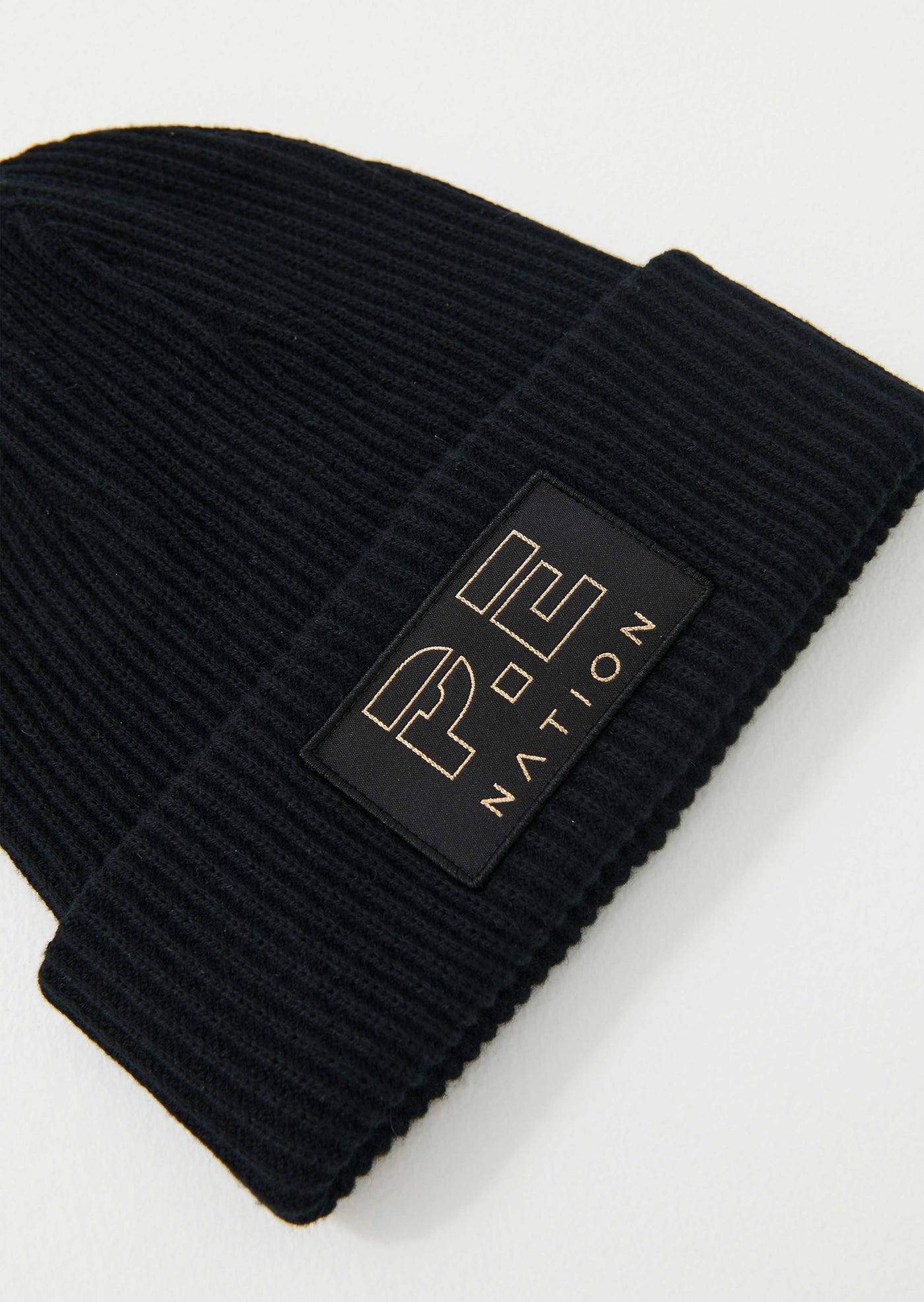 LAYBACK BEANIE IN BLACK