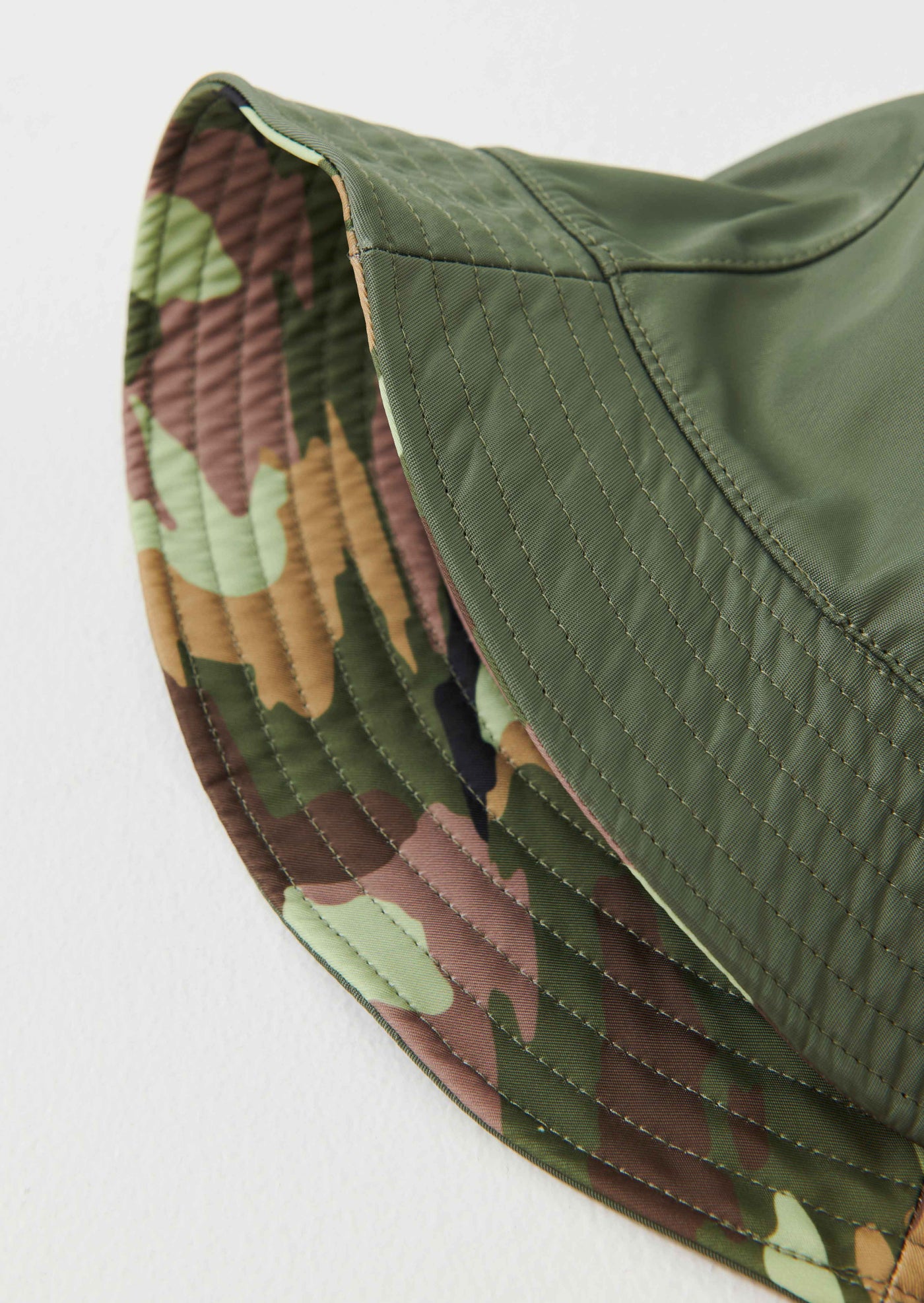PRECINCT REVERSIBLE BUCKET HAT IN SEA SPRAY