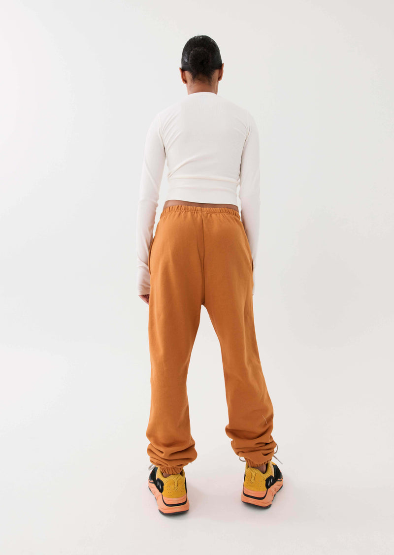 RESET TRACKPANT IN GOLDEN OAK