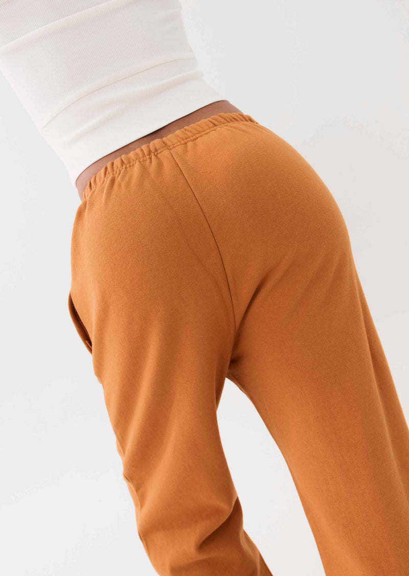 RESET TRACKPANT IN GOLDEN OAK
