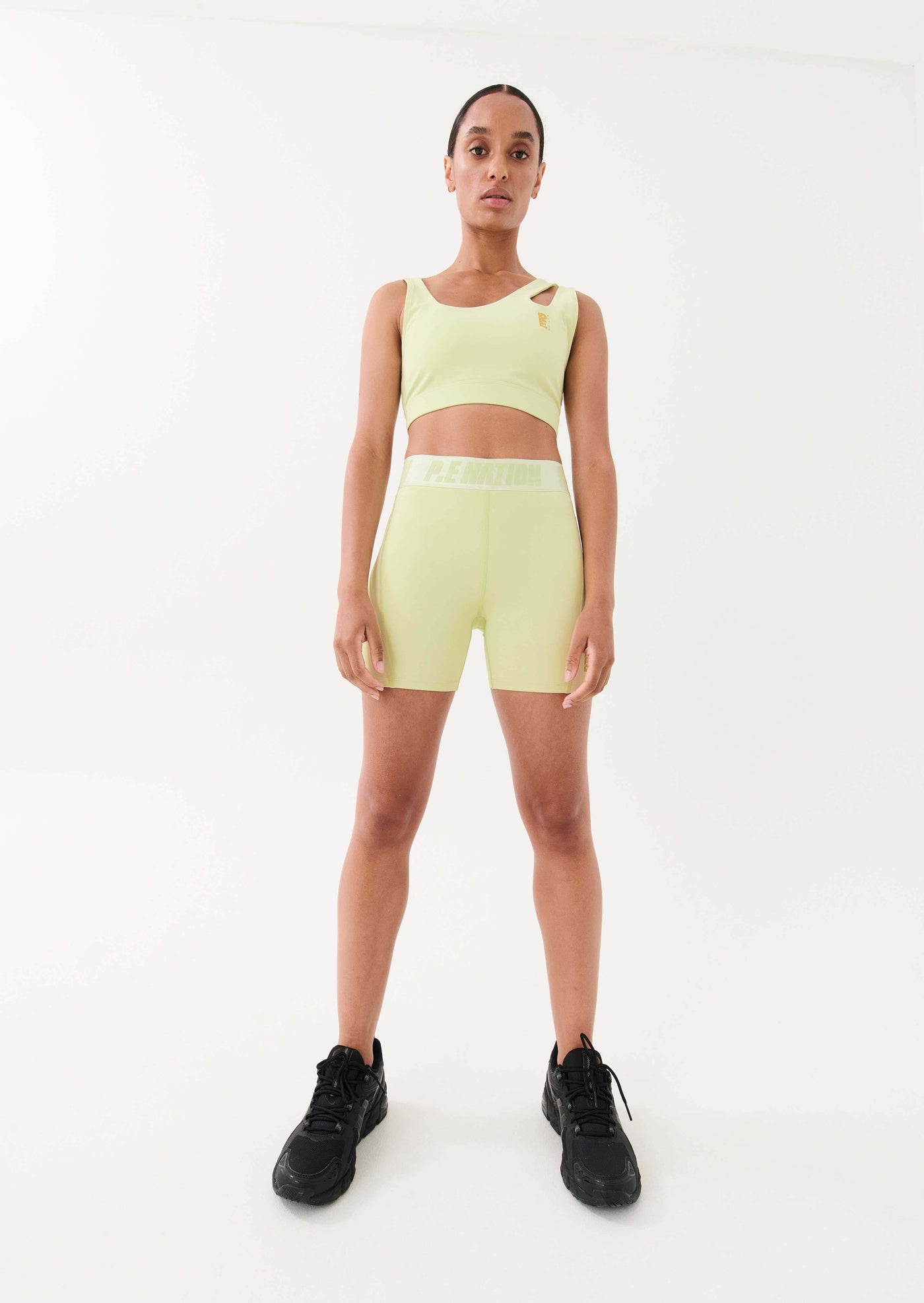 BACKCHECK SHORT IN LIME