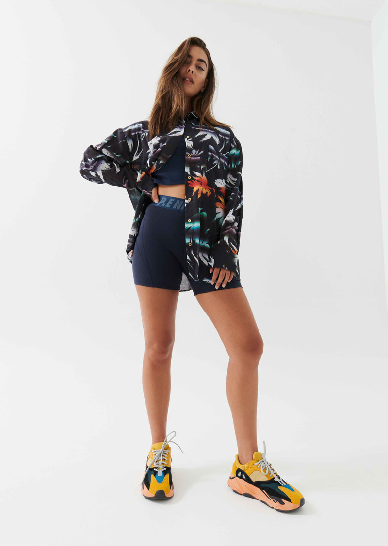 VACATION LS TOP IN PALM TREE PRINT