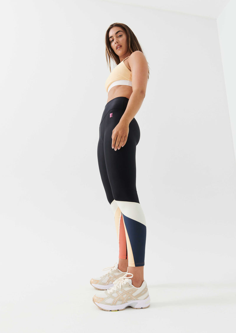 LEFT FIELD LEGGING IN BLACK
