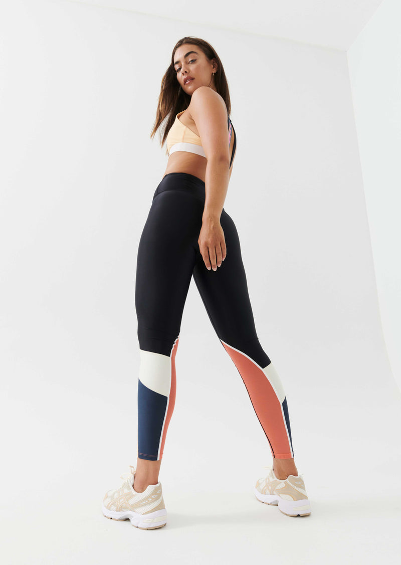 LEFT FIELD LEGGING IN BLACK