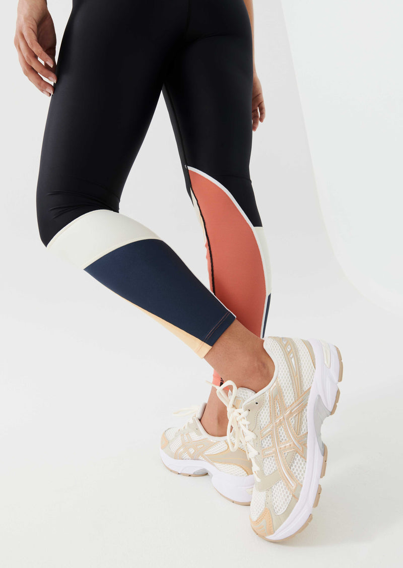 LEFT FIELD LEGGING IN BLACK