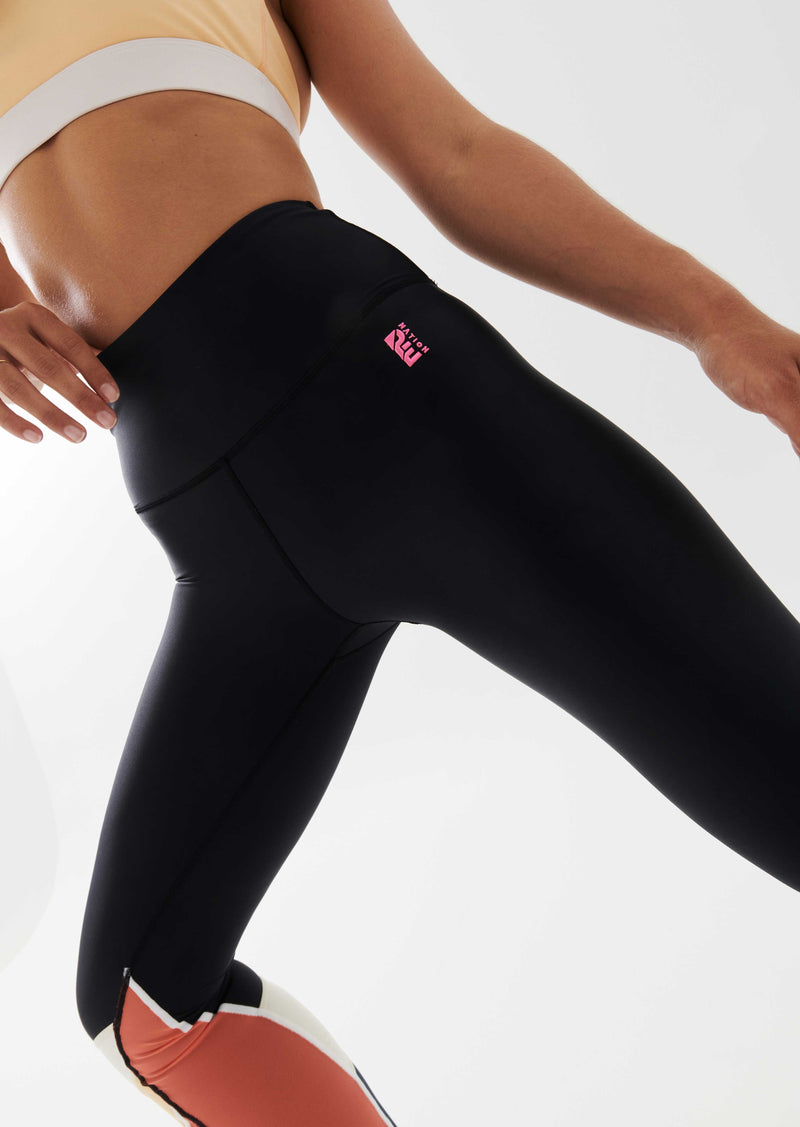 LEFT FIELD LEGGING IN BLACK