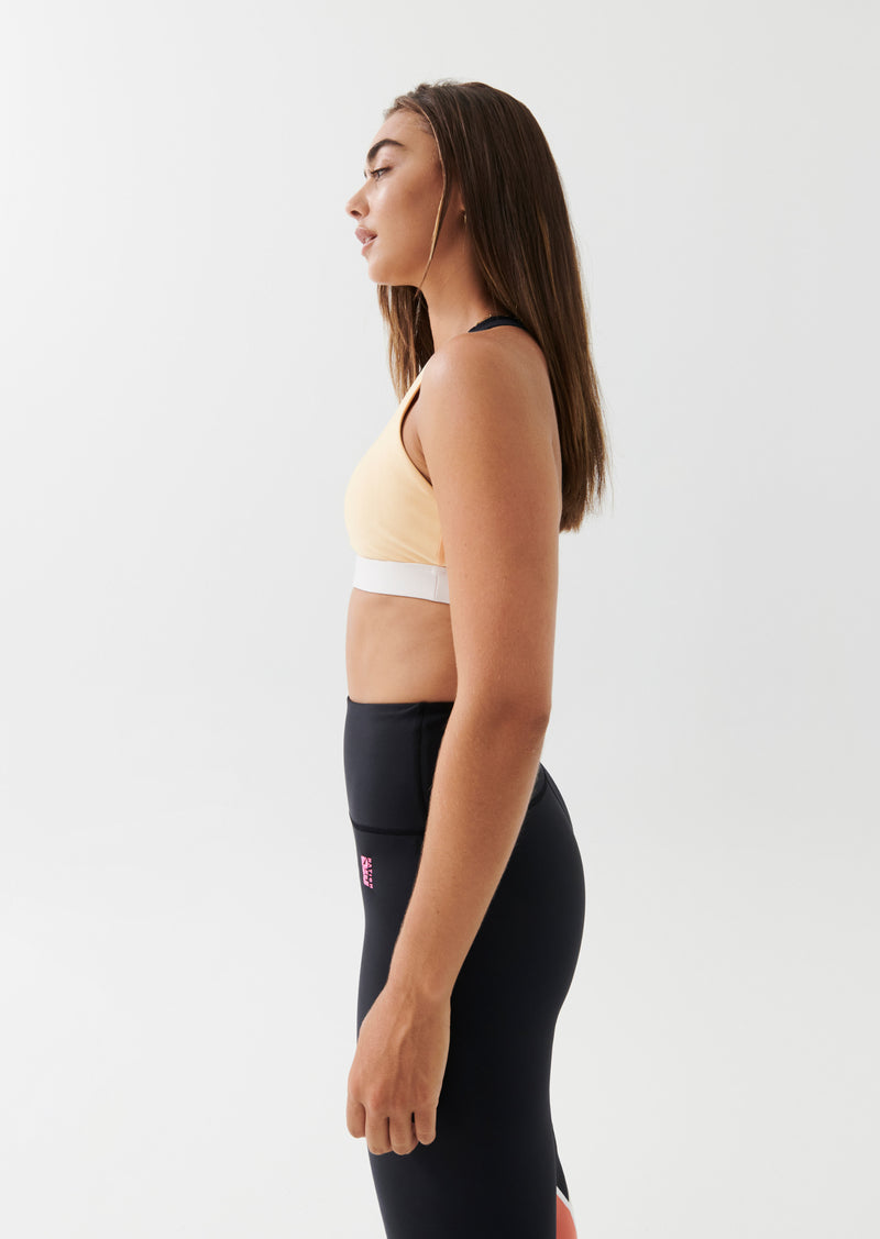 FRONTSIDE SPORTS BRA IN GOLDEN SAND