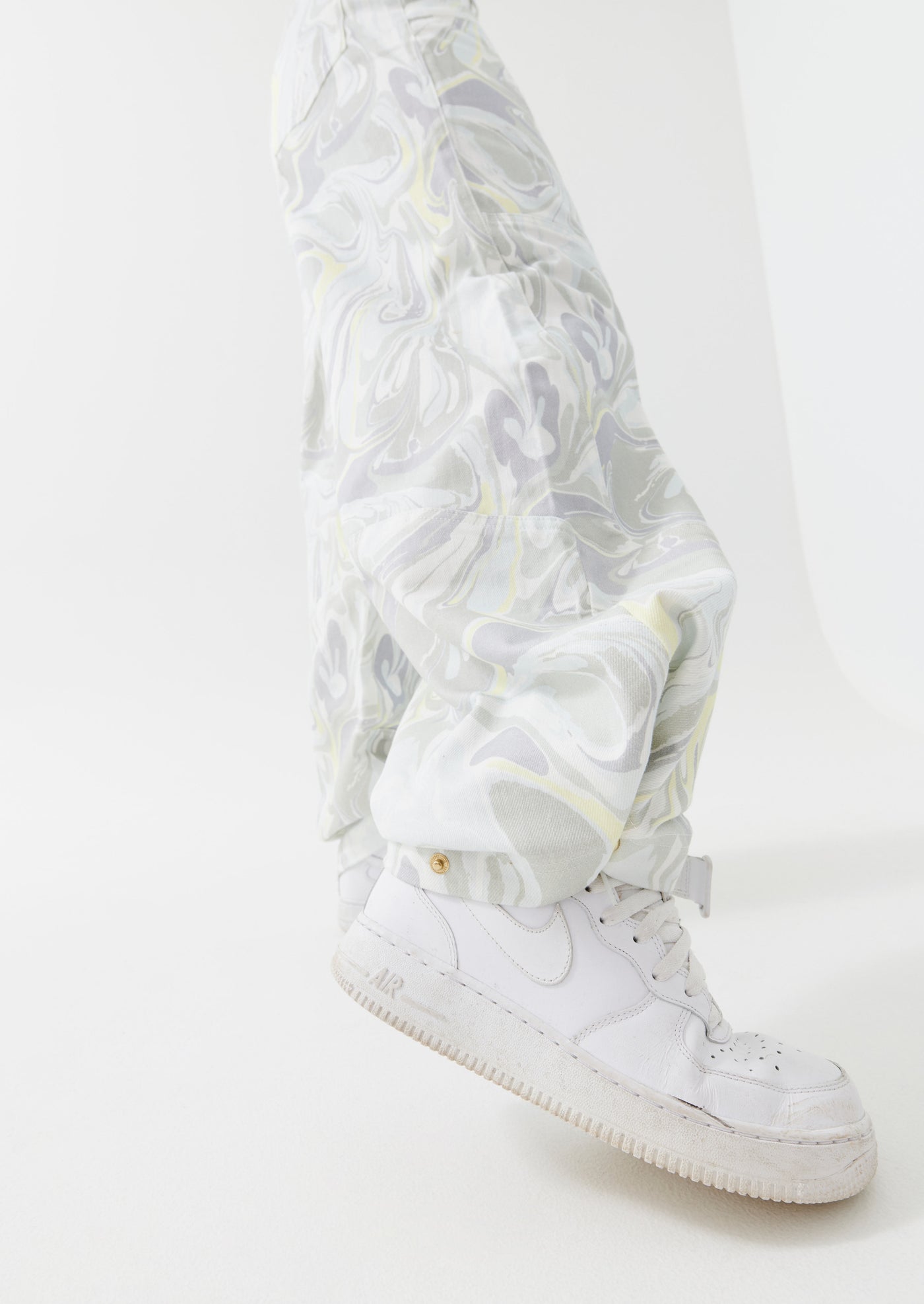 BACK FLIP PANTS IN MARBLE PRINT