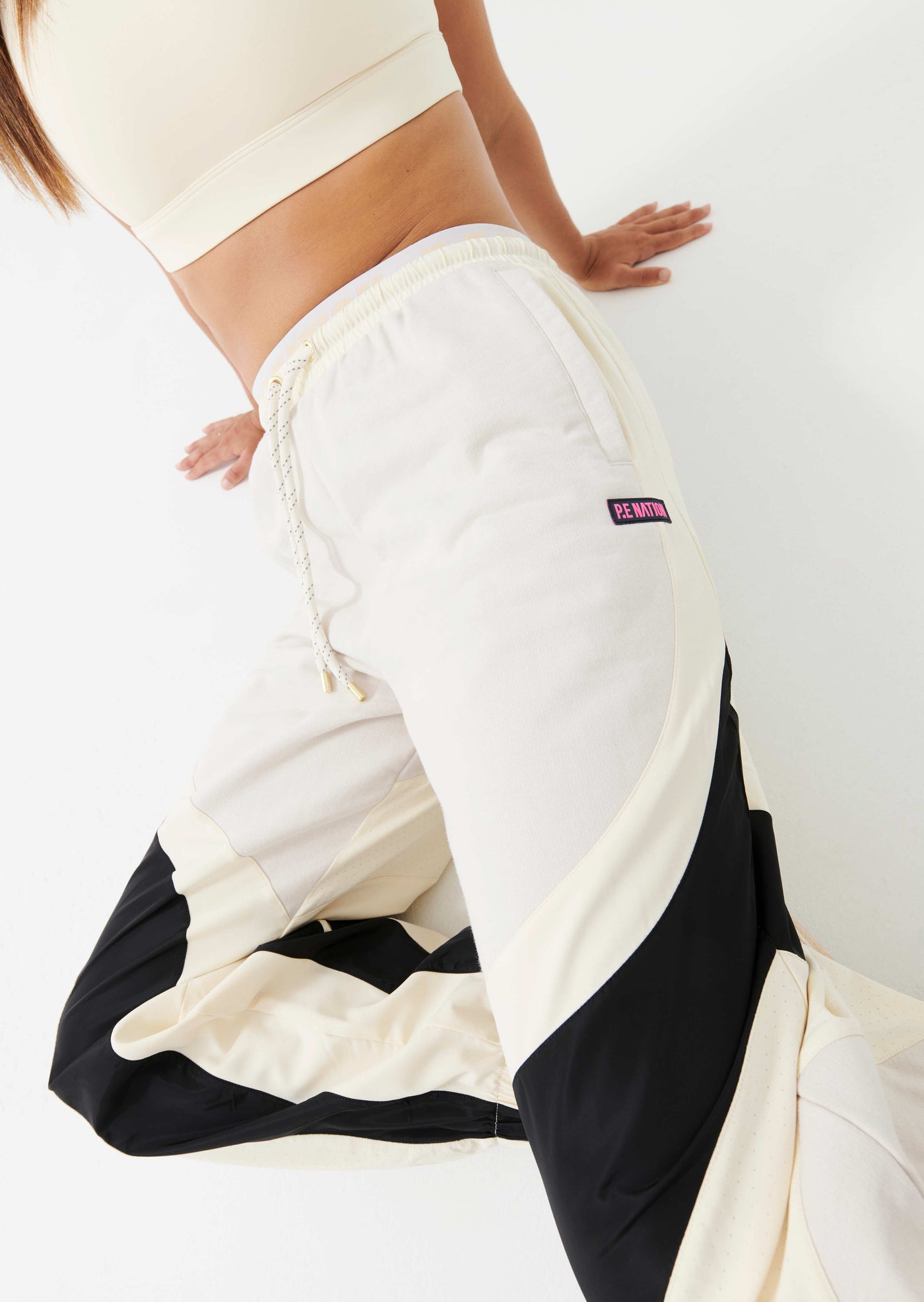 FRONTSIDE TRACKPANT IN WHITE SAND