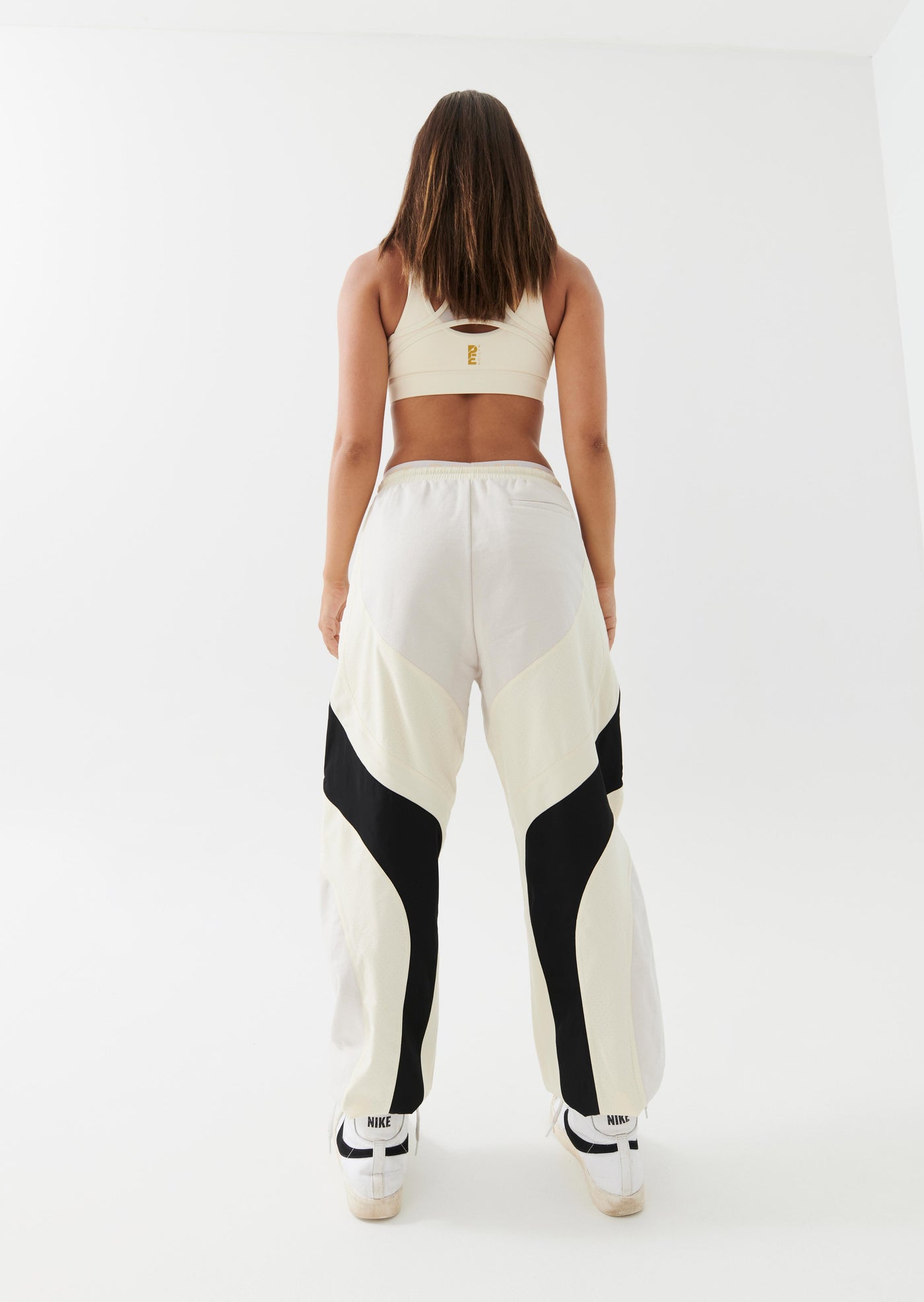 FRONTSIDE TRACKPANT IN WHITE SAND