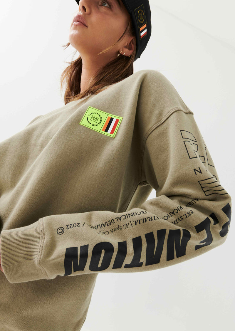 ELEVATE SWEAT IN SILVER SAGE