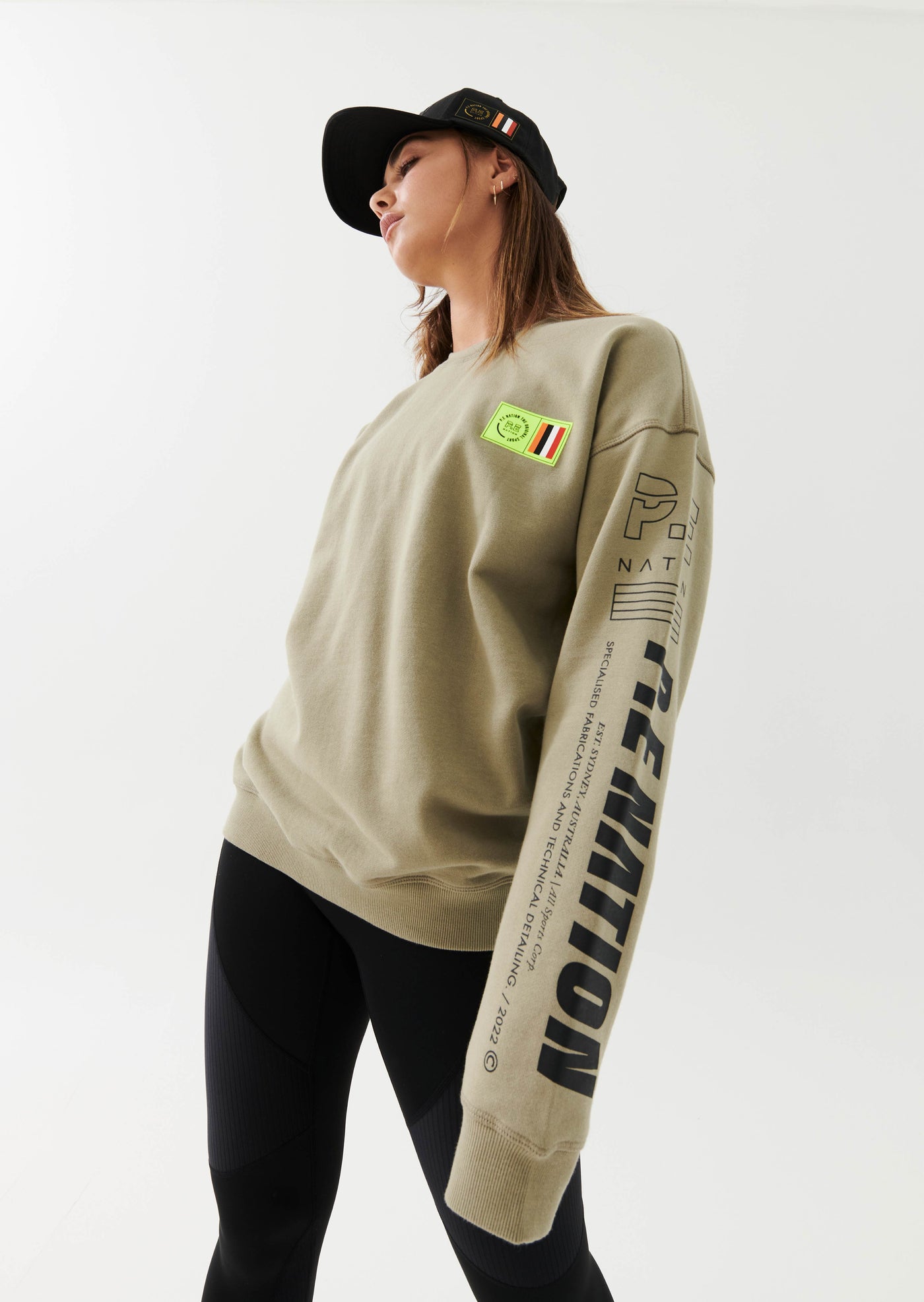 ELEVATE SWEAT IN SILVER SAGE