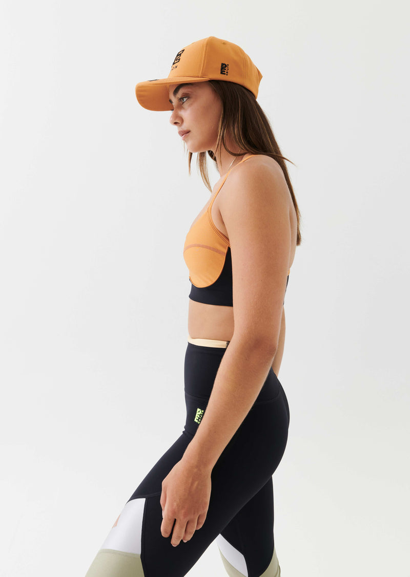 IMMERSIVE SPORTS BRA IN GOLDEN OAK