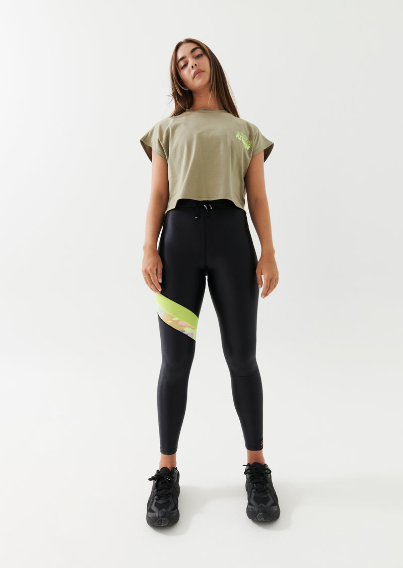 DIRECTION TEE IN SILVER SAGE