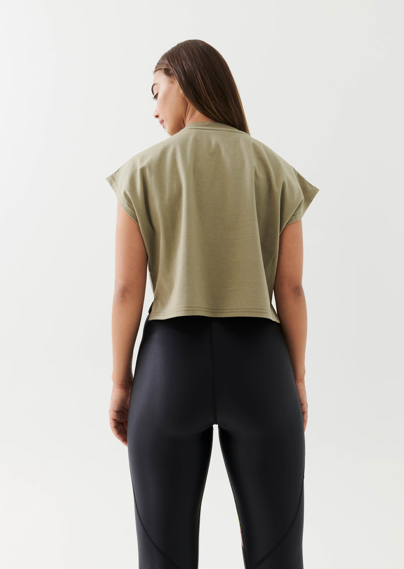 DIRECTION TEE IN SILVER SAGE