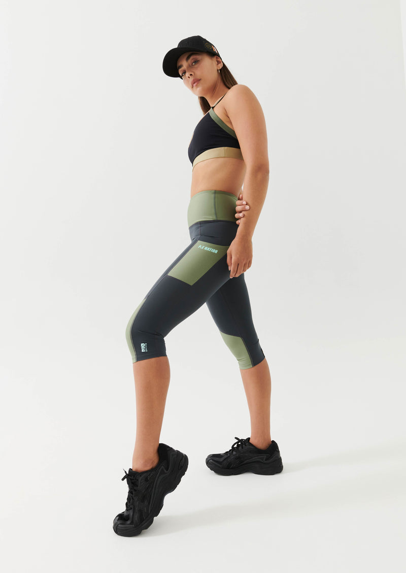 BACK FLIP LEGGING IN CHARCOAL