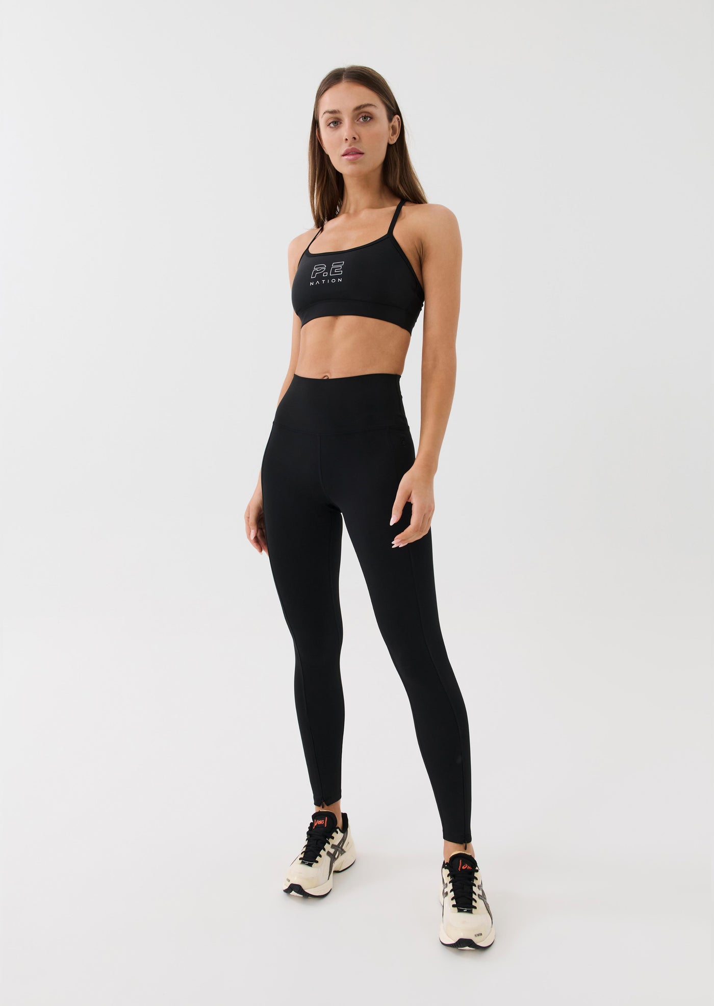 STADIUM SPORTS BRA IN BLACK