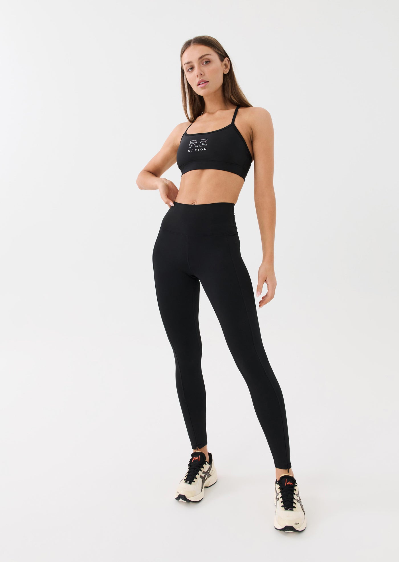 STADIUM SPORTS BRA IN BLACK