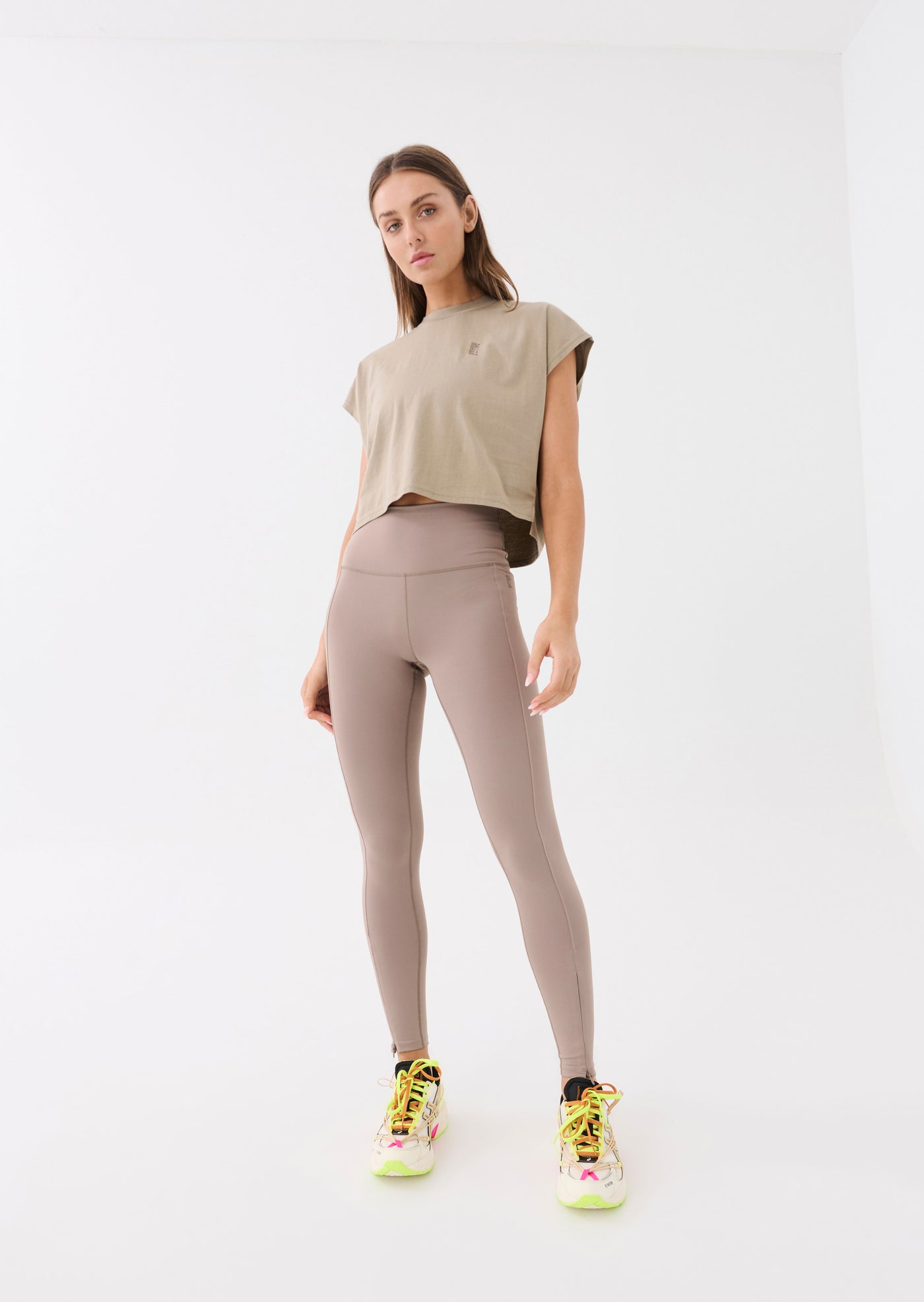DIRECTION TEE IN SILVER MINK