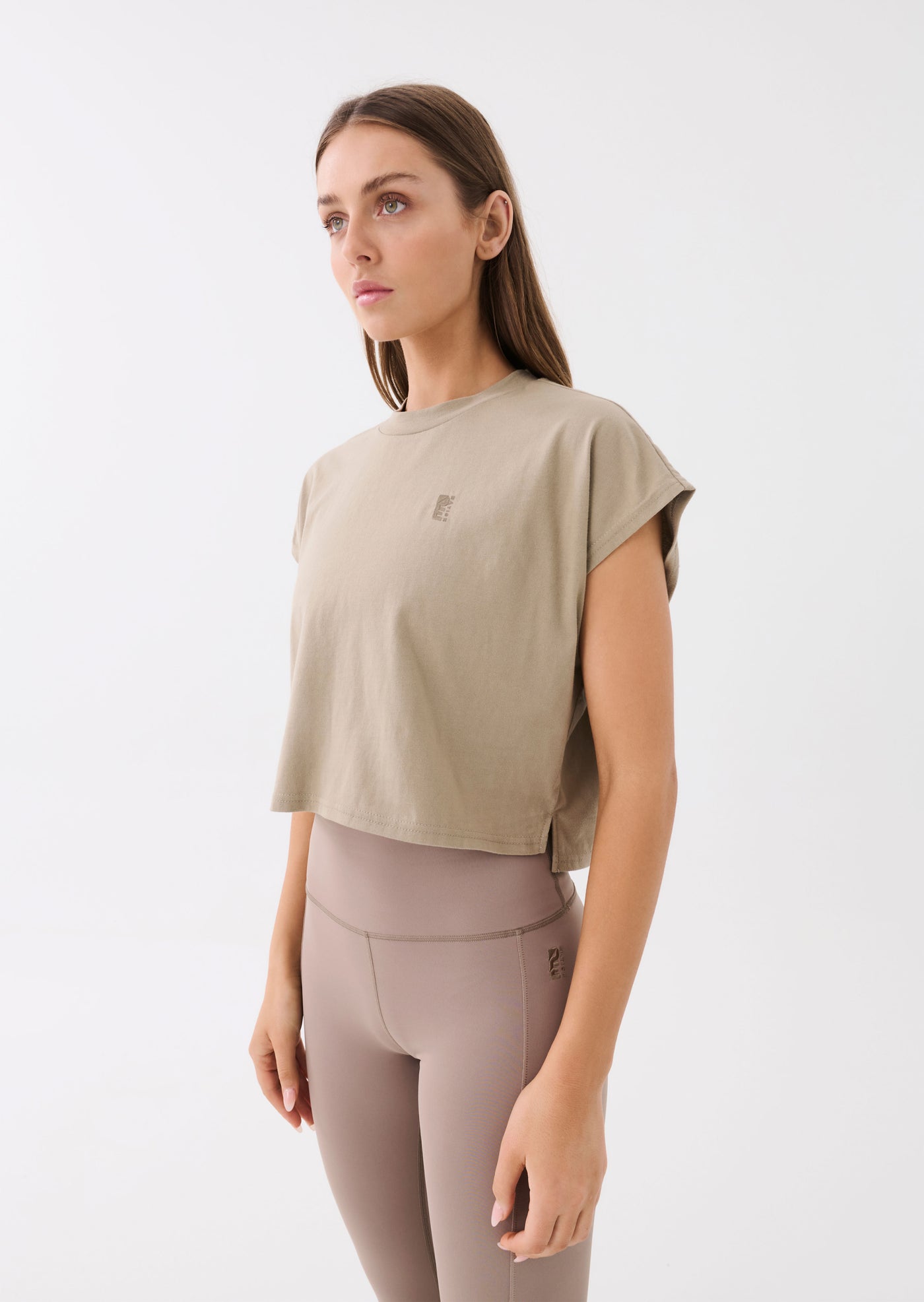 DIRECTION TEE IN SILVER MINK