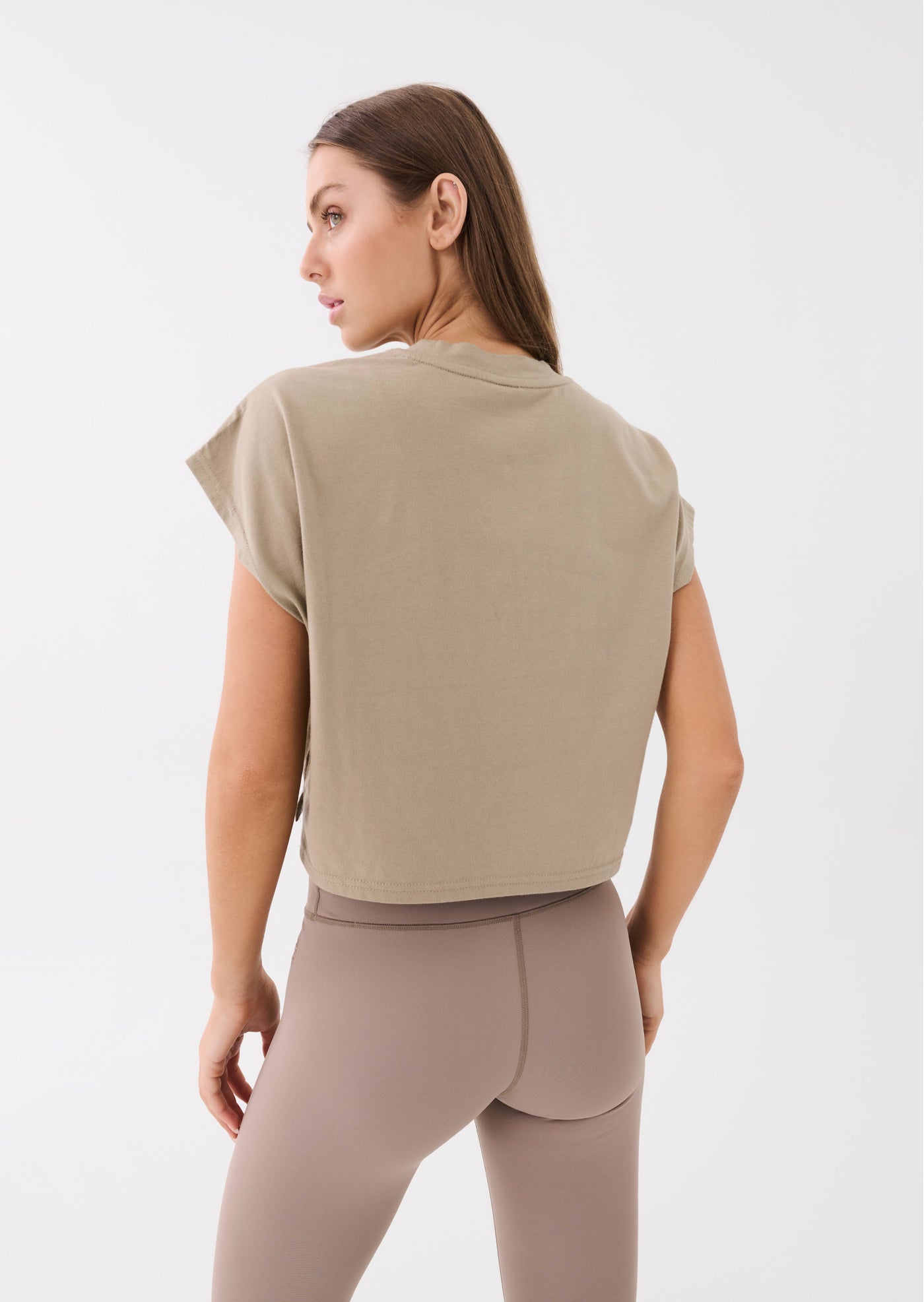 DIRECTION TEE IN SILVER MINK