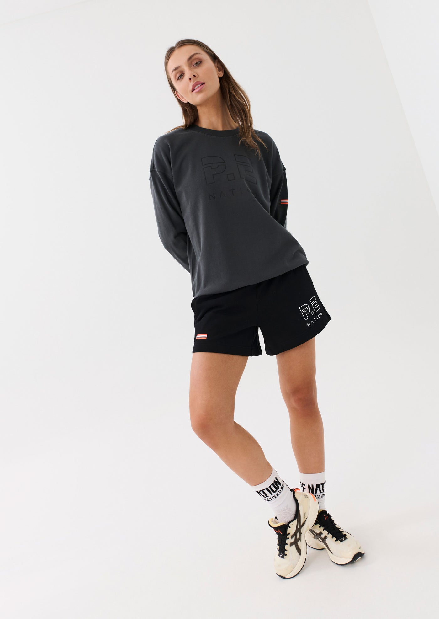 HEADS UP SWEAT IN CHARCOAL