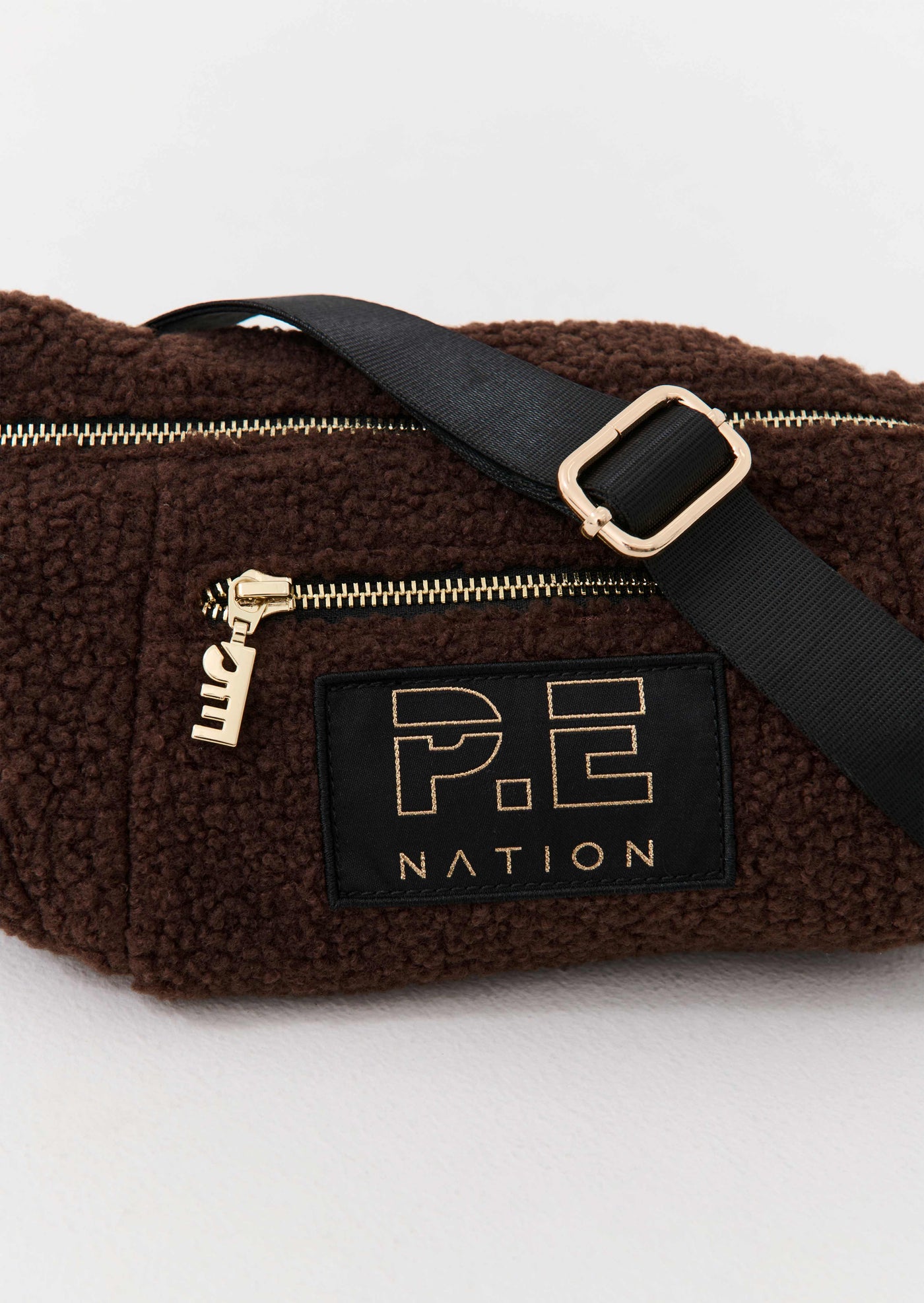 OPTIMUM CROSS BODY IN COFFEE BEAN
