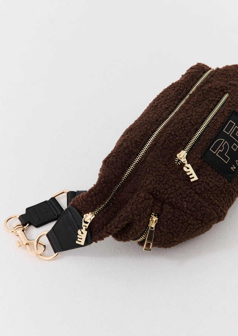OPTIMUM CROSS BODY IN COFFEE BEAN