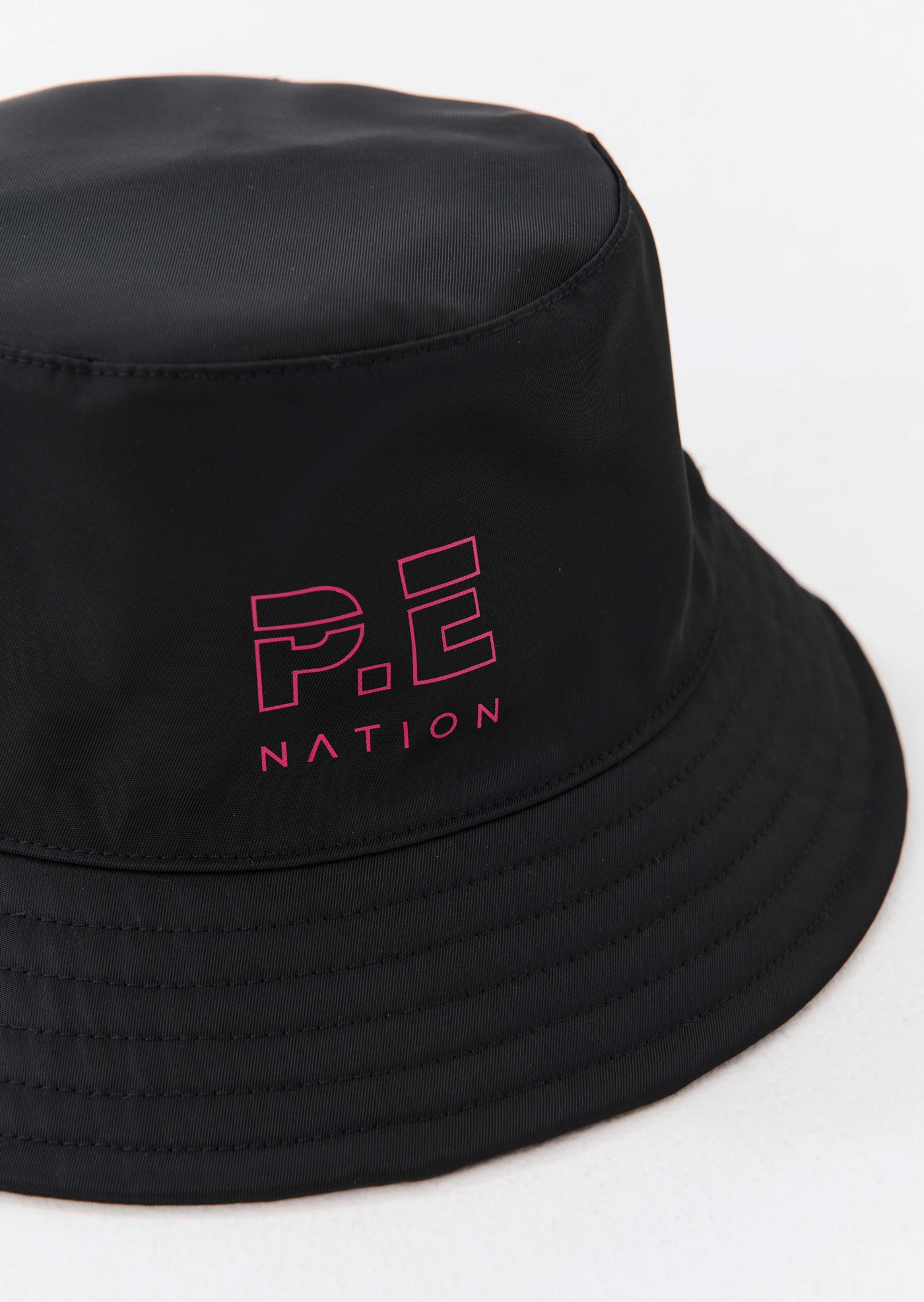 HEADS UP BUCKET HAT IN BLACK