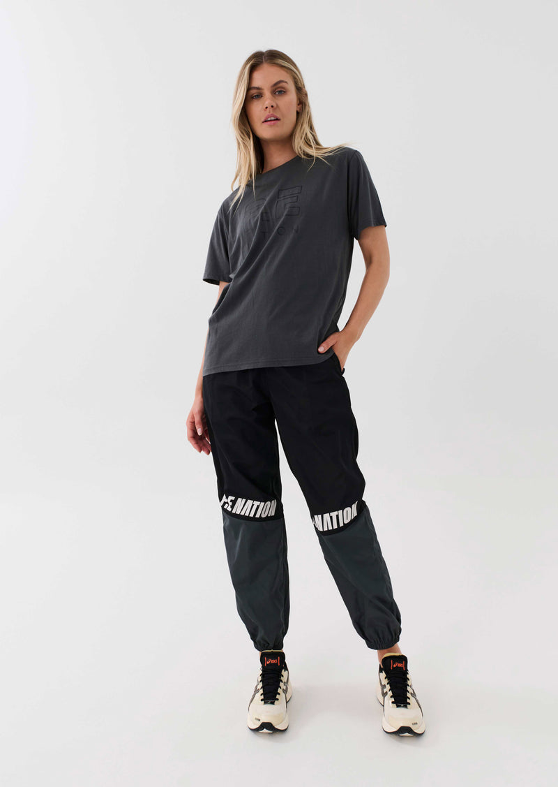 HEADS UP TEE IN DARK SHADOW