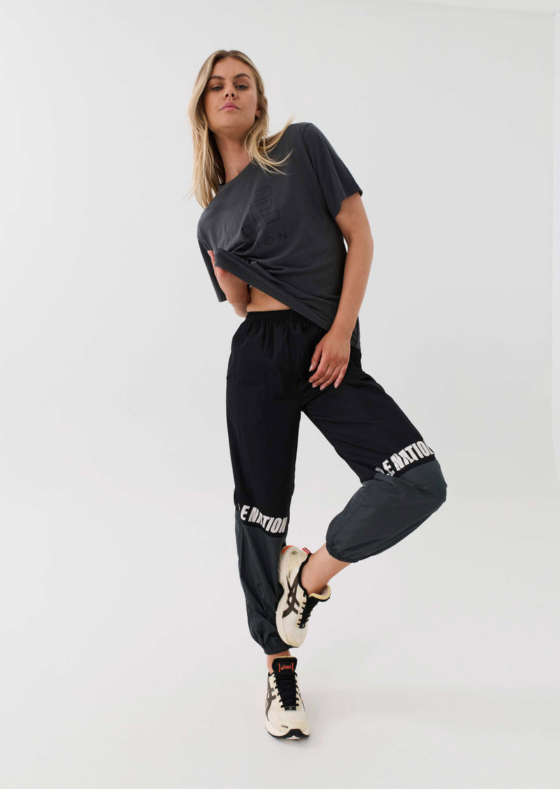 HEADS UP TEE IN DARK SHADOW