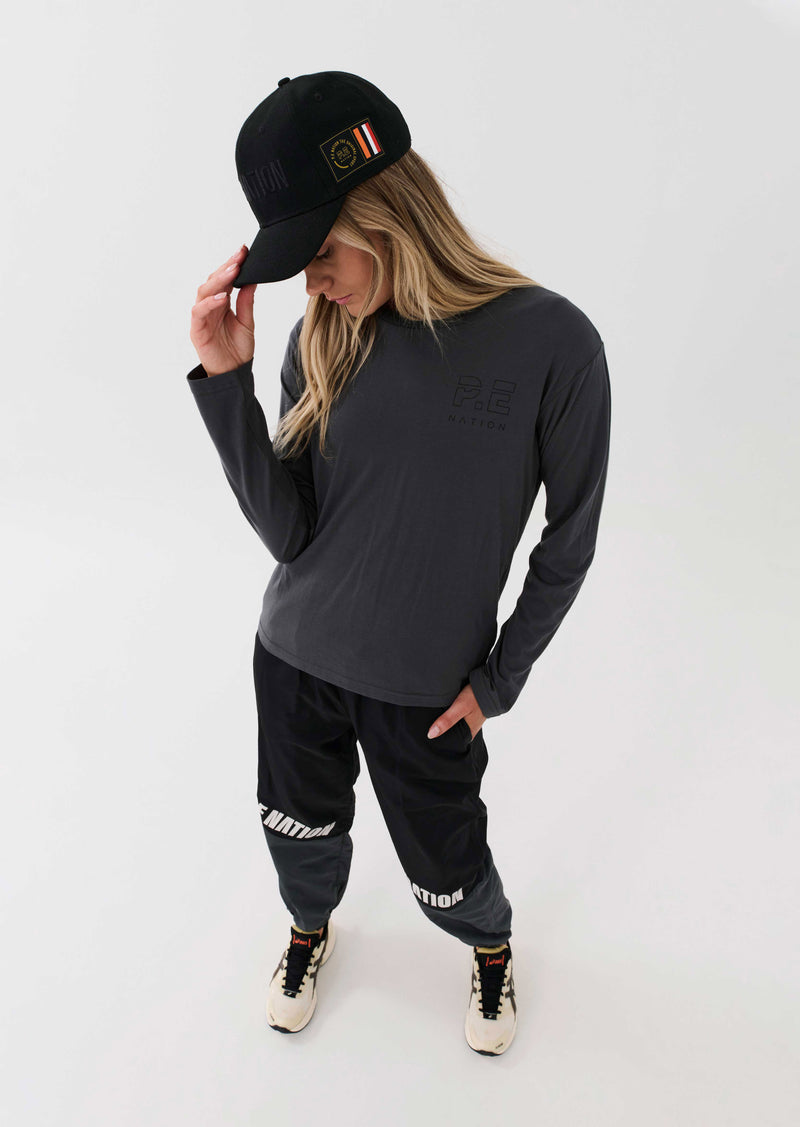 HEADS UP L/S TOP IN CHARCOAL