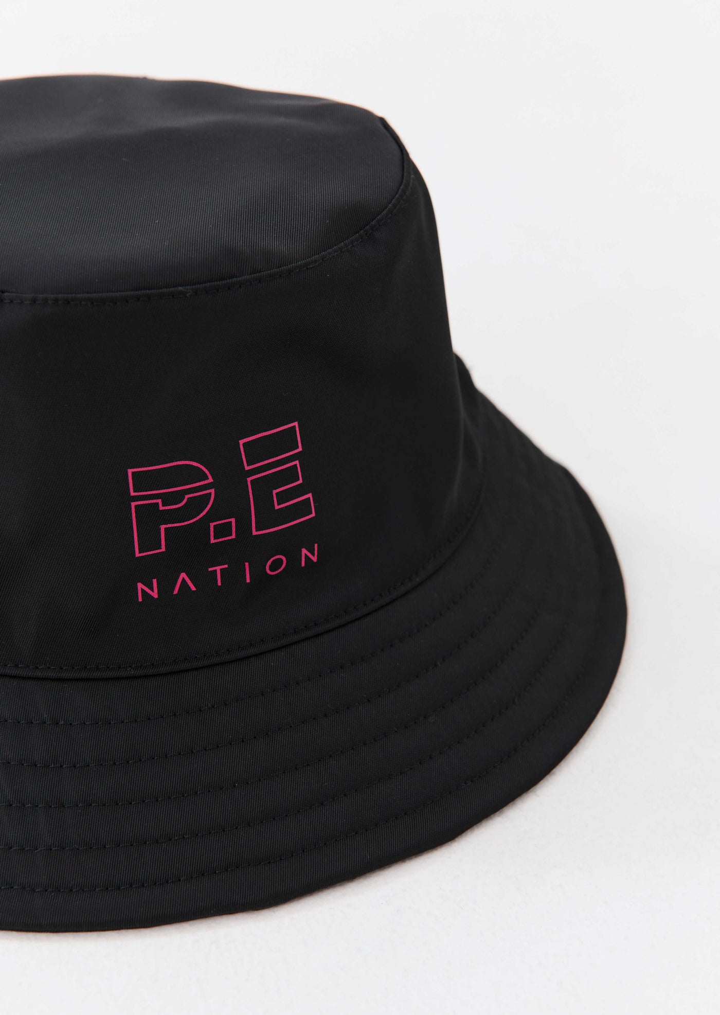 HEADS UP BUCKET HAT IN BLACK