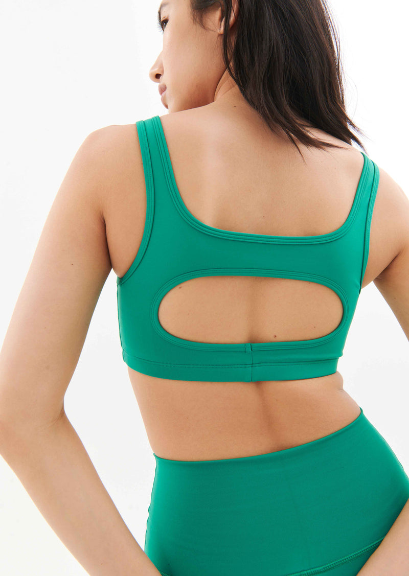 AMPLIFY SPORTS BRA IN GOLF GREEN