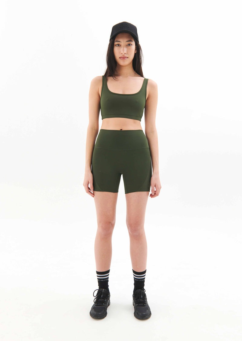 AMPLIFY SPORTS BRA IN RIFLE GREEN