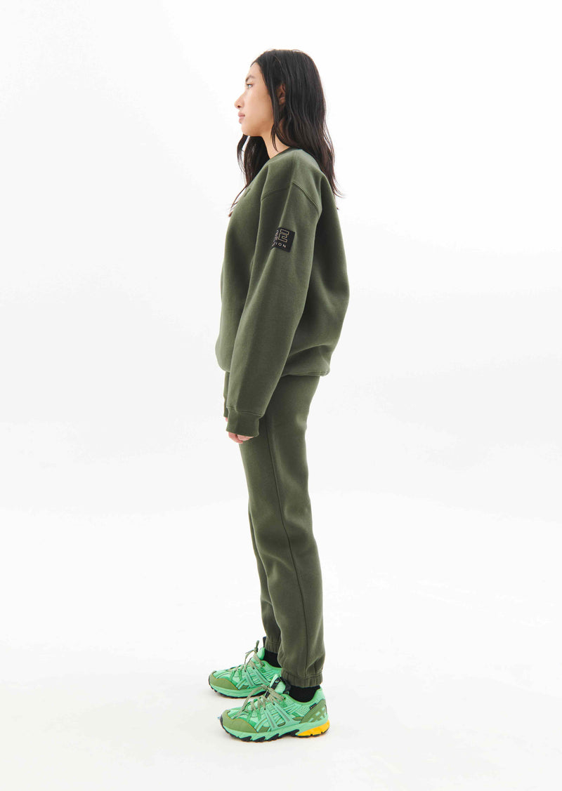 PRIMARY TRACKPANT IN RIFLE GREEN