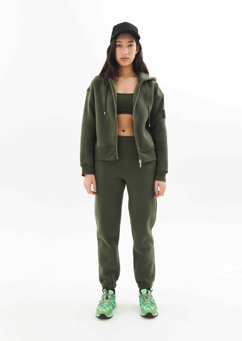 PRIMARY TRACKPANT IN RIFLE GREEN