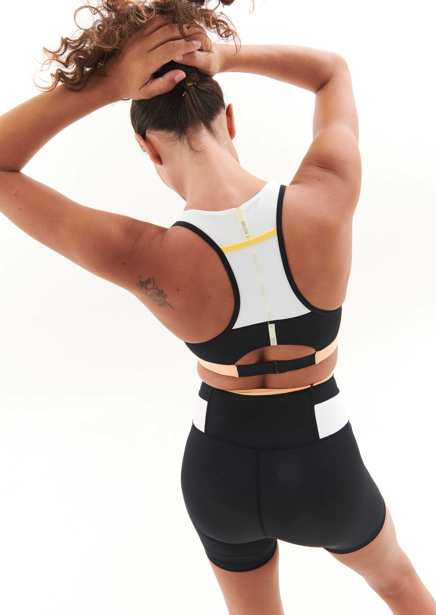 PROGRESSION SPORTS BRA IN BLACK