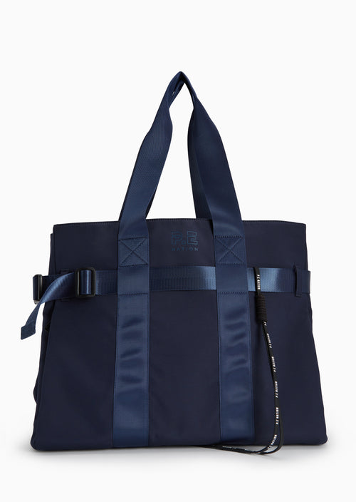 RETREAT BAG IN DARK NAVY