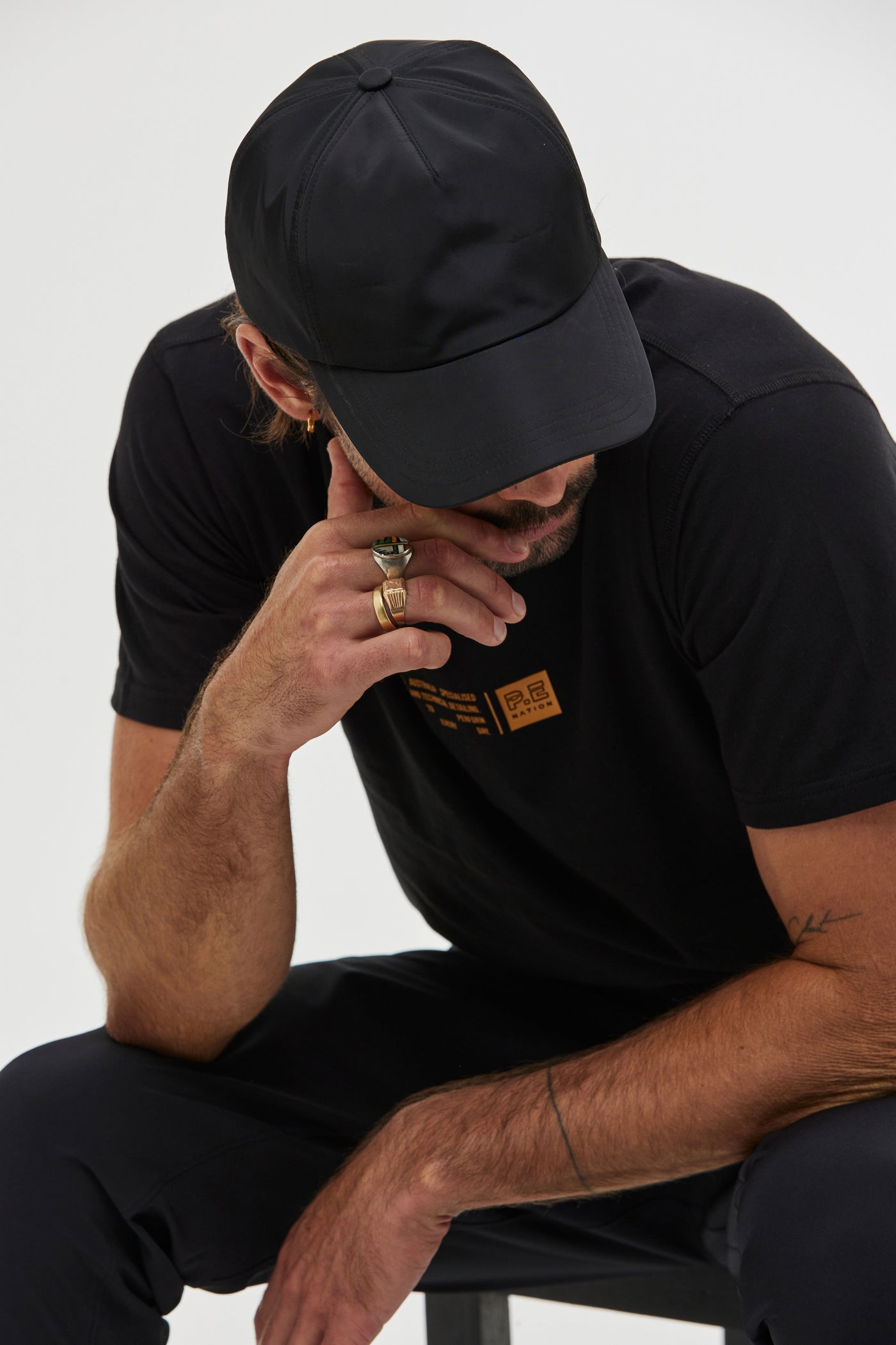 ADAPT TEE IN BLACK